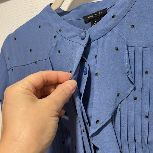 Ann Taylor Blue Ruffle Blouse👚🌟🌟🌟 - Picture 4 of 10